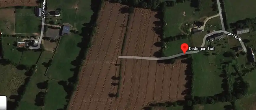 Distingue Toit à Le Tanu